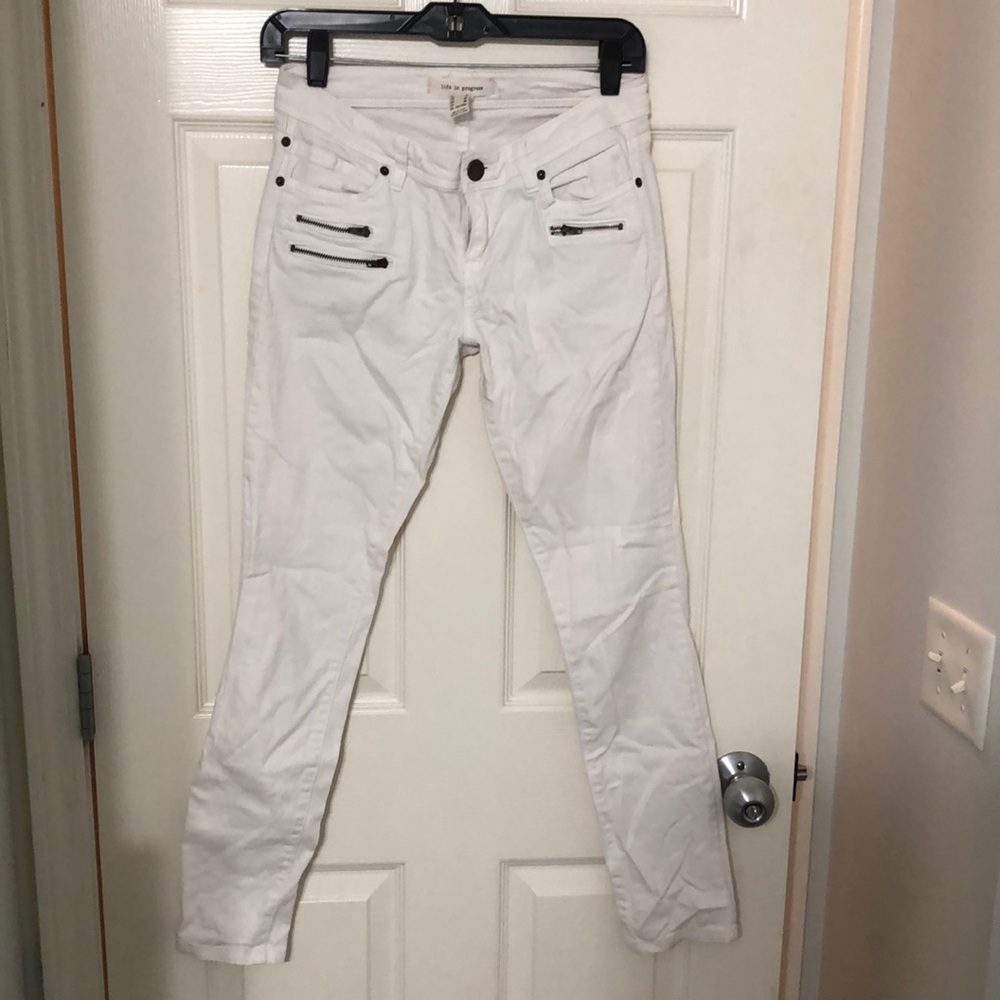 White jeans with zipper detail